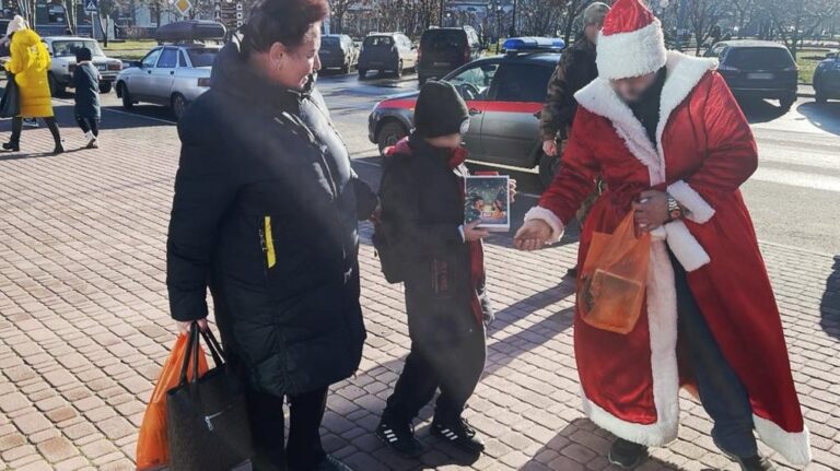 На ТОТ Запорізької області дітей вітали з Новим роком Росгвардійці: що відомо