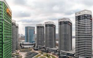 Великі житлові проєкти Києва повертаються до активного будівництва