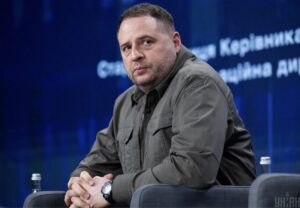 ВАКС дозволив Андрію Єрмаку не носити електронний браслет
