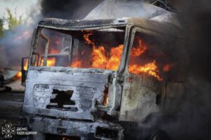 На Одещині російська атака пошкодила склади з гуманітарною допомогою
